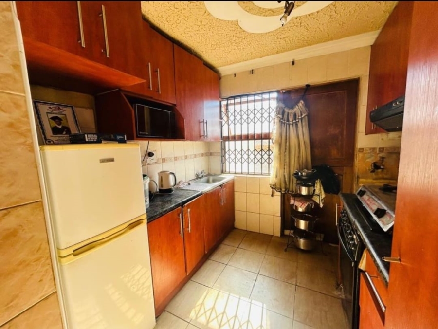 3 Bedroom Property for Sale in Umrhabulo Triangle Western Cape